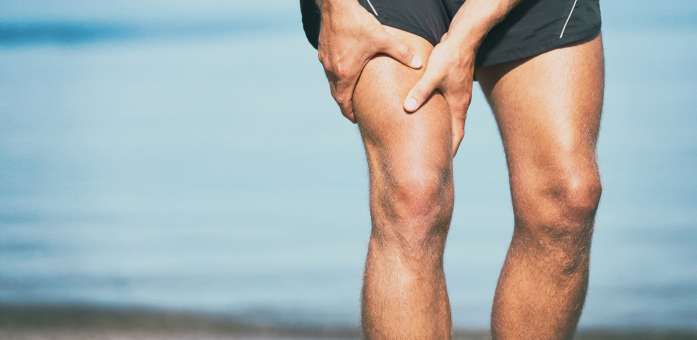 løber med DOMS eller forsinket muskelømhed